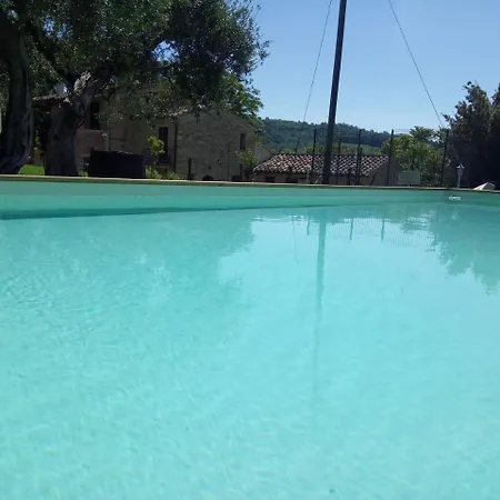 Santa Vittoria Sleeps 4 *