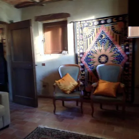 Villa Santa Vittoria Sleeps 4 *