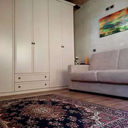 Villa Santa Vittoria Sleeps 4 *